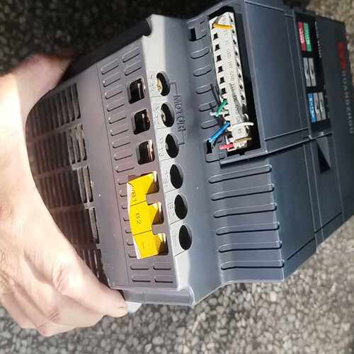 咨询-众辰11kw空压机变频器，Z2400-11GY