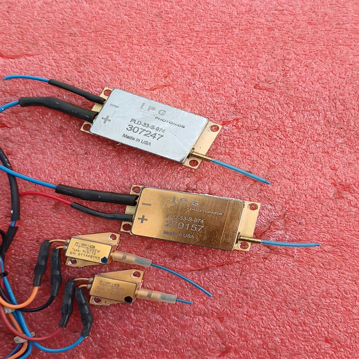 IPG激光泵浦源33瓦二个--议价商品