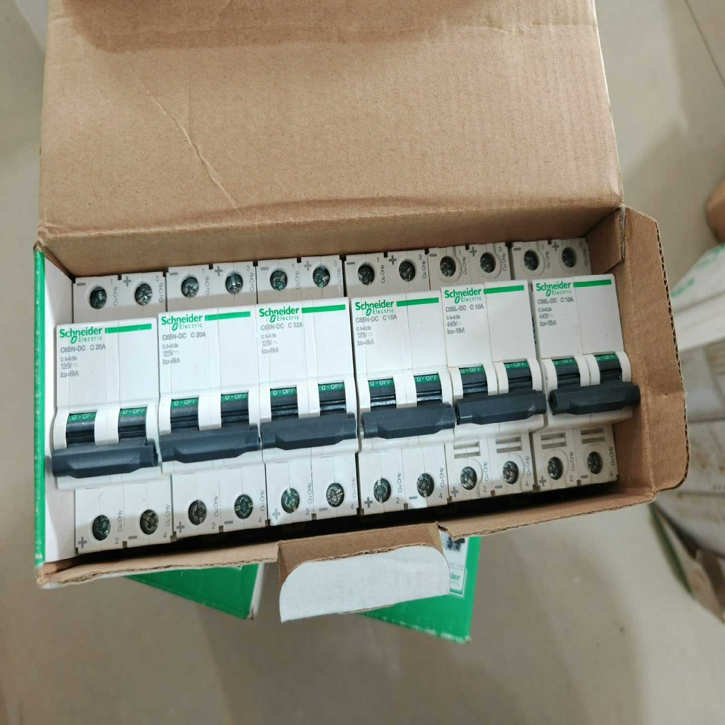 施耐德小型直流断路器C65L-DCC10A2P全新--议价商品