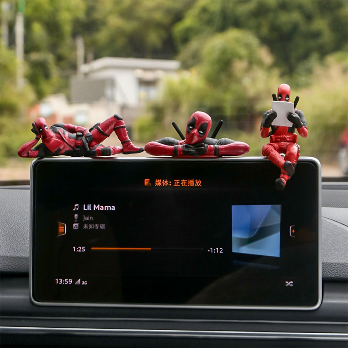 新款汽车中控台装饰车载显示屏摆件电脑显示器公仔死侍模型摆件