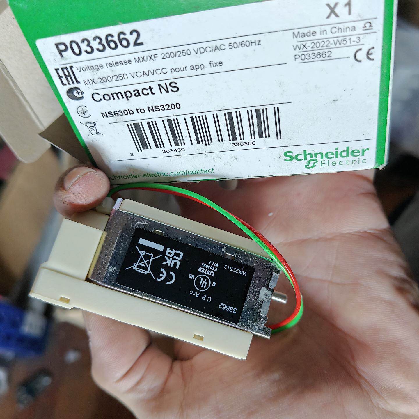 议价施耐德MT框架断路器分闸合闸线圈MX，XF 220V  LV33662 全新
