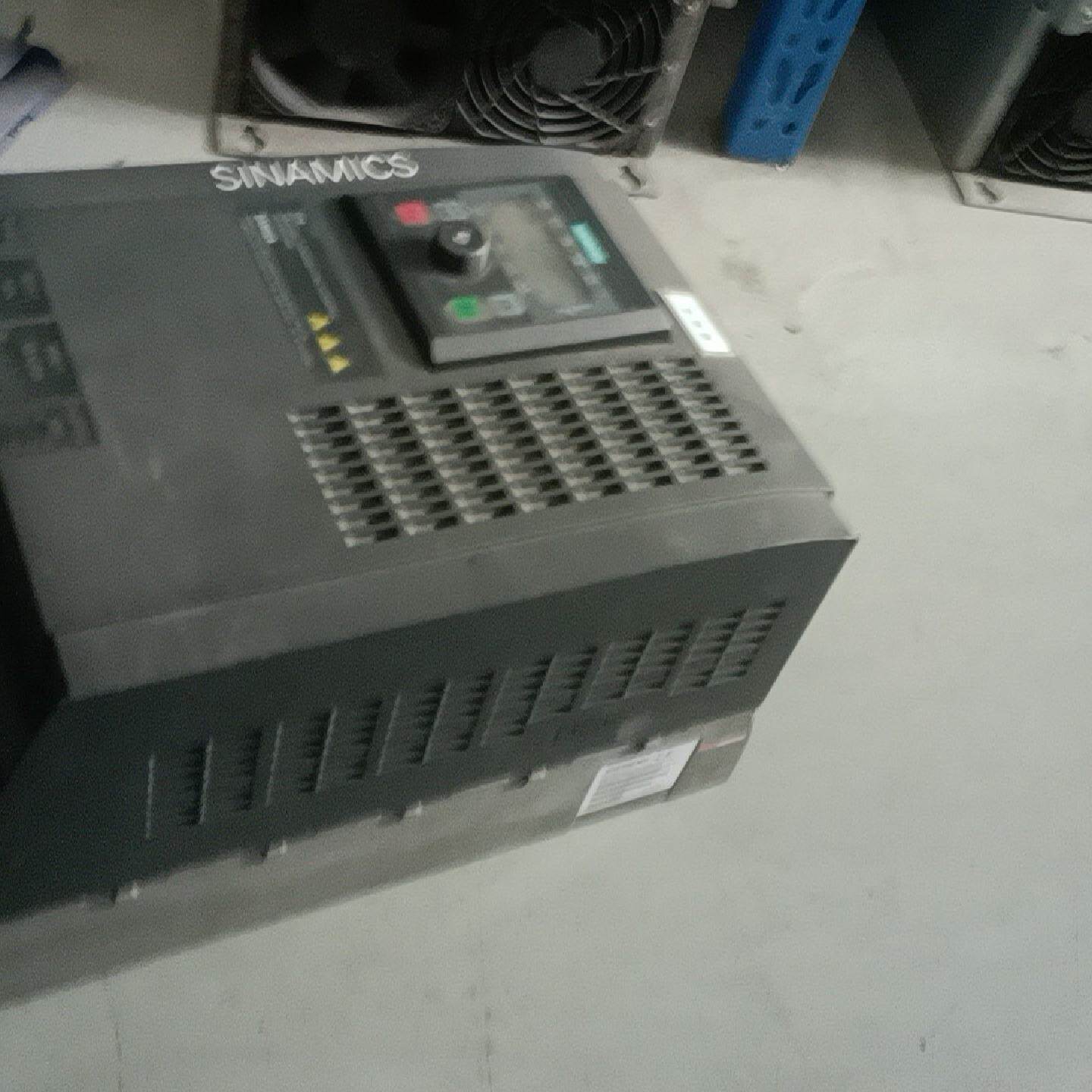 西门子6SL3217-0CE25-5UA1变频器 实物拍摄--议价商品