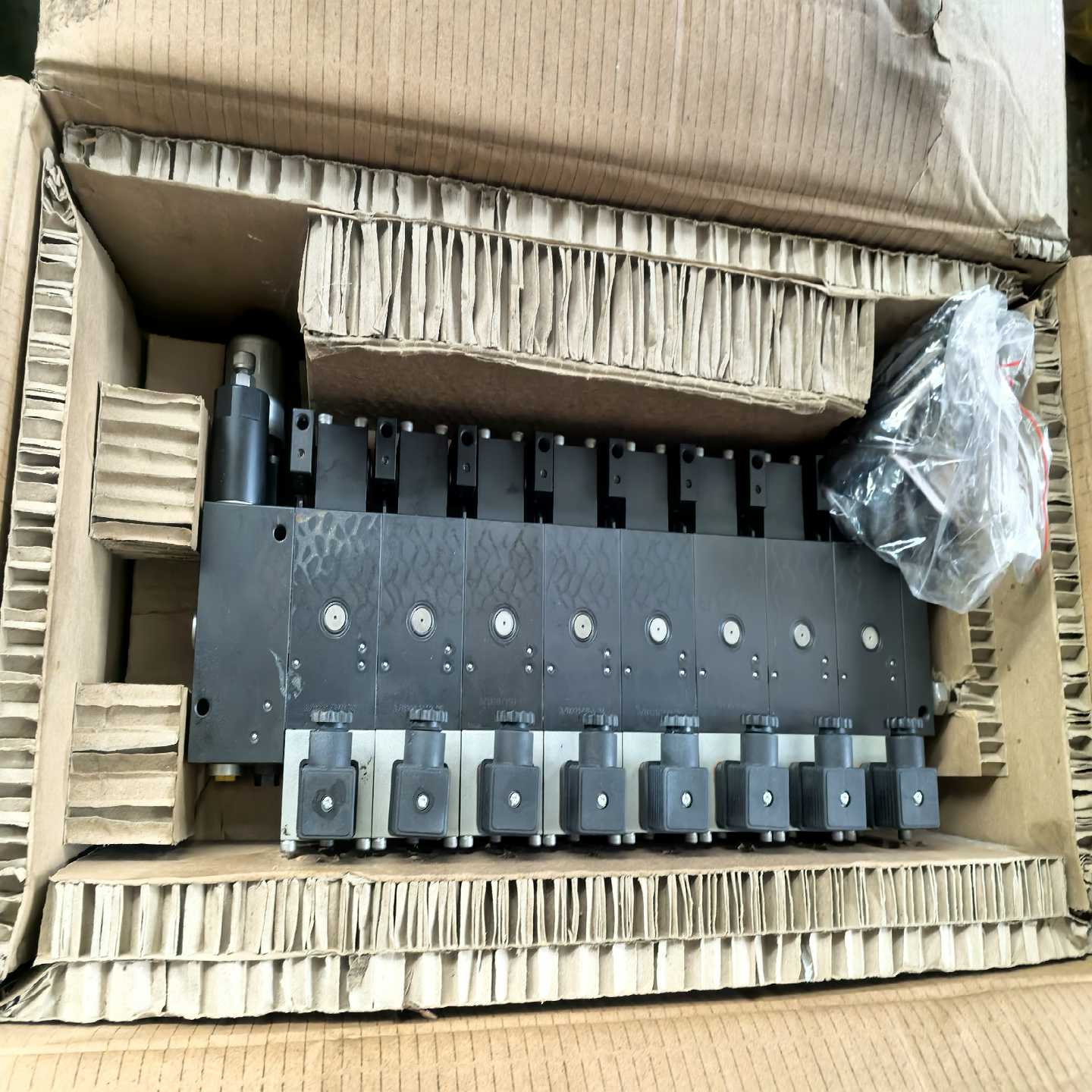 全新Radk-Tech诺玛多路阀6连阀，无包装了非实物图--议价商品