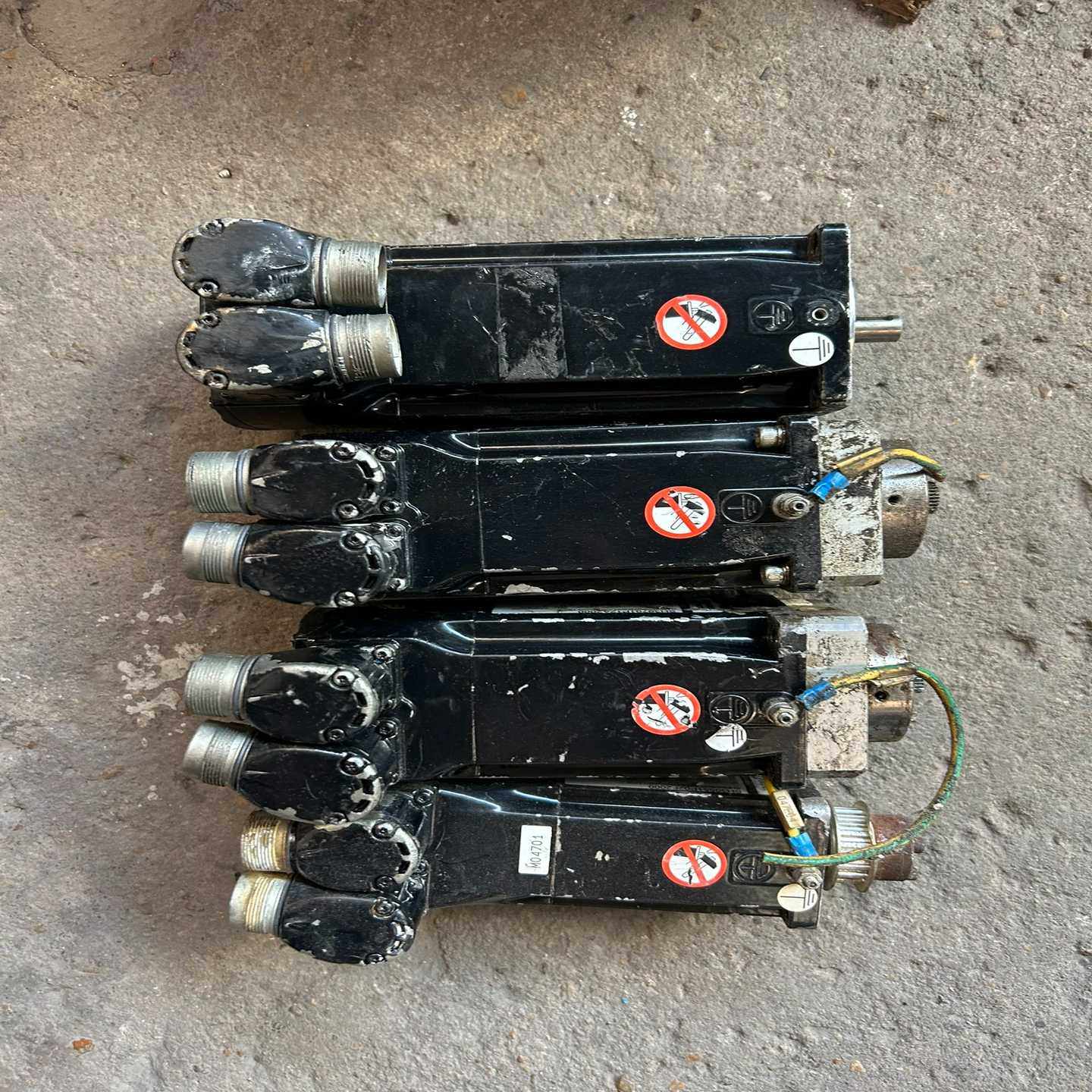 ELAU电机SH30551P02F2000..1台，SH3