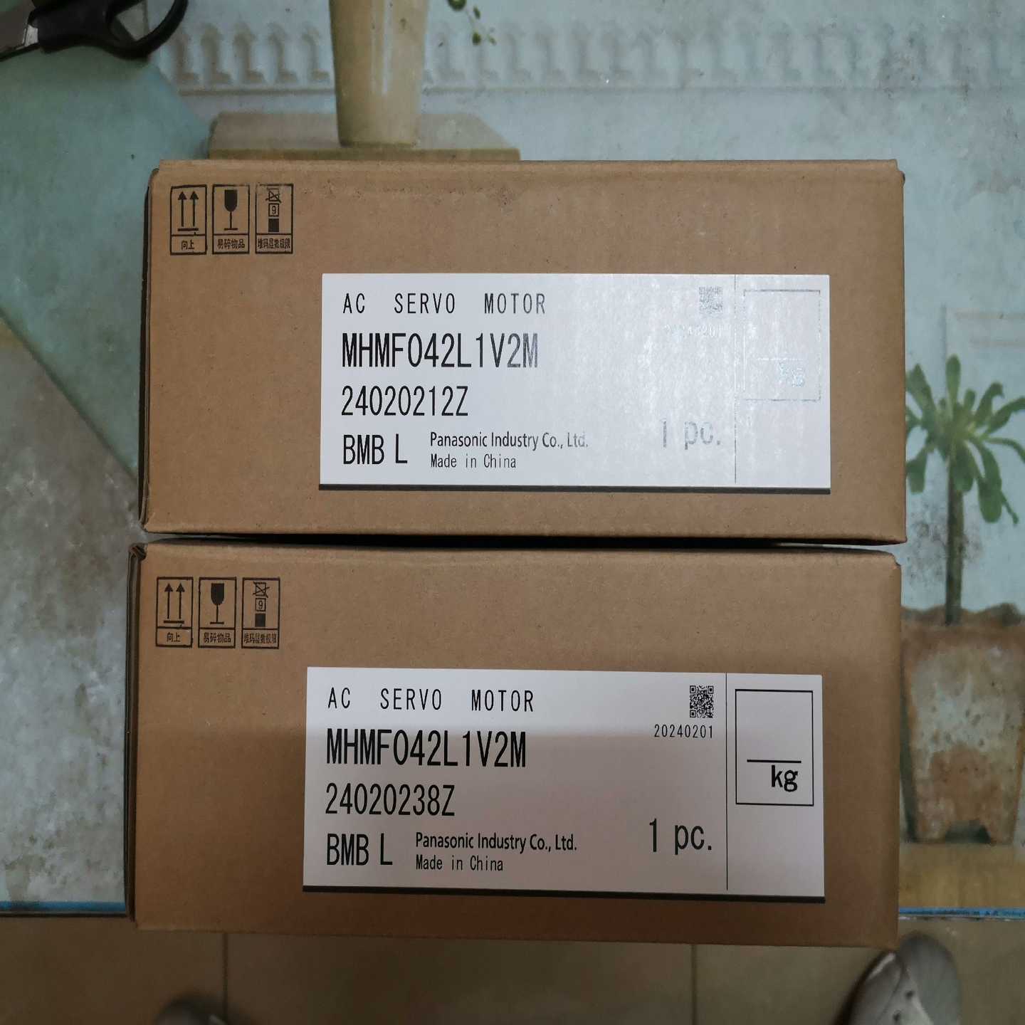 Panasonic松下MHMF042L1V2M带刹车伺服电机--议价商品
