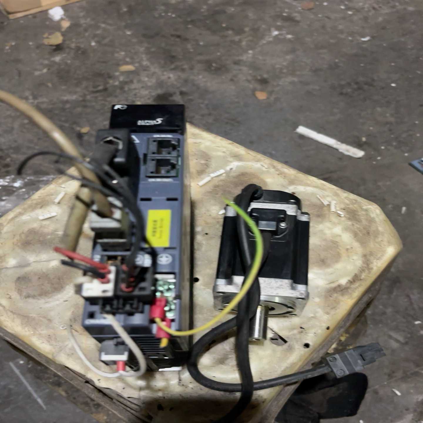 富士伺服400w一套富士伺服驱动器RYH401F5-VV2询价