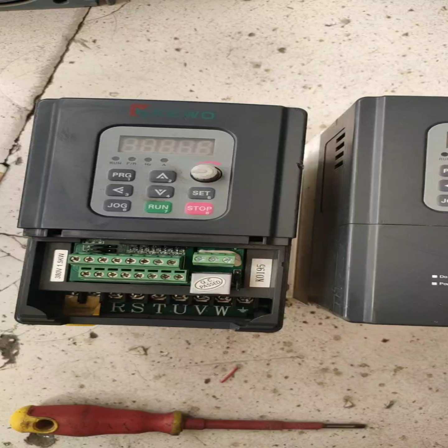 科沃AD350-1.5KW变频器两台,一台缺端盖,一台端盖卡议价