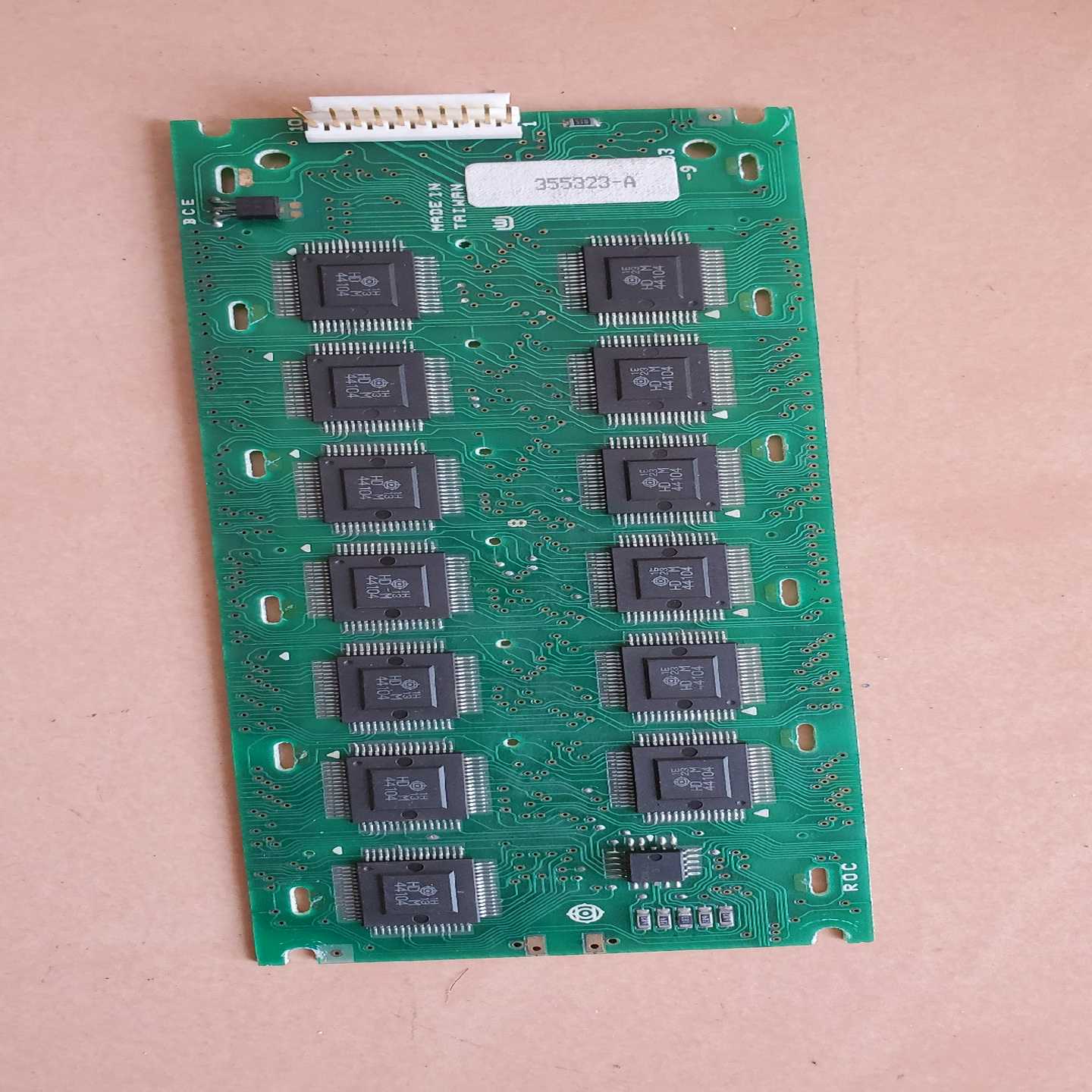 询价日立LM200显示屏,编号255323-A,只有主板没有显示