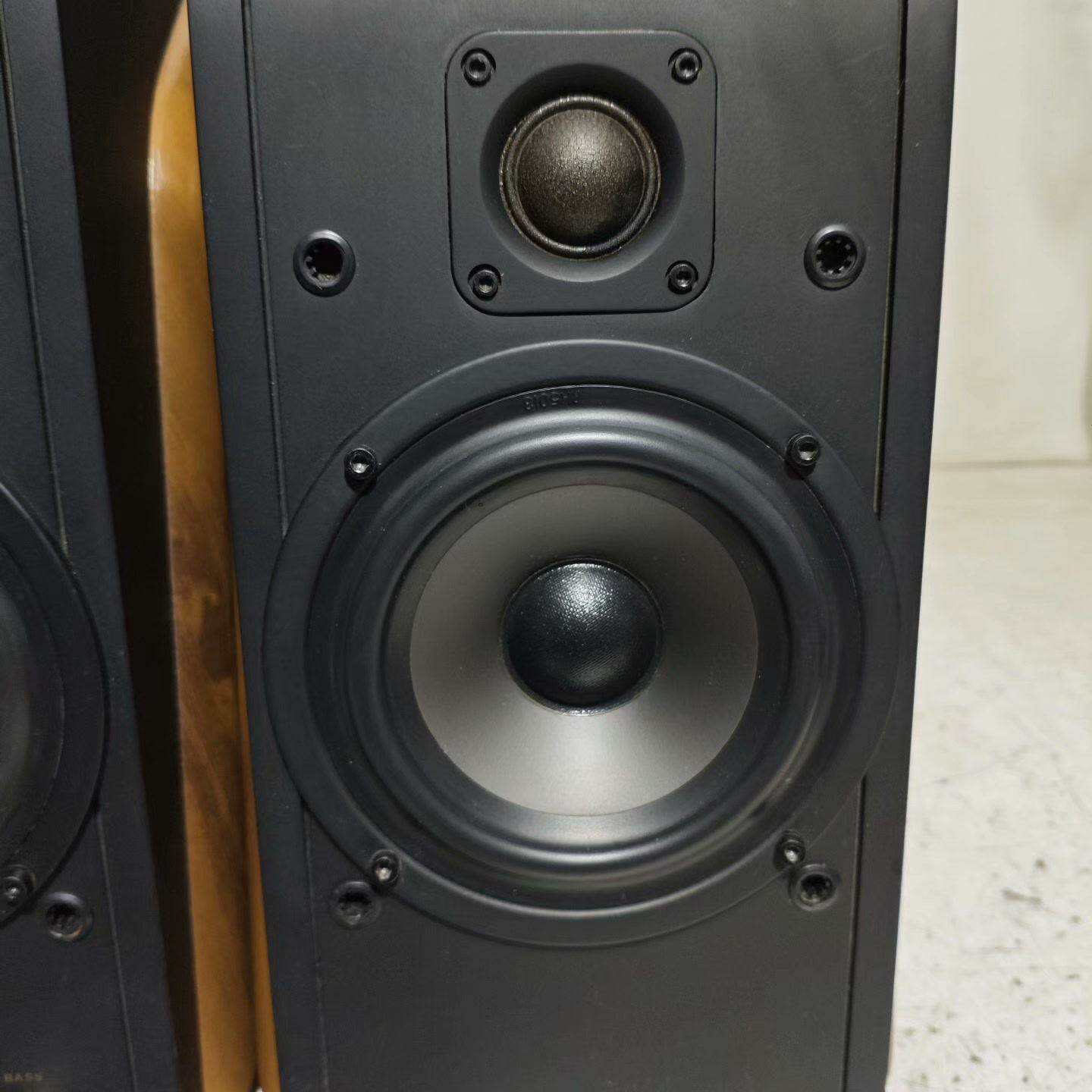 惠威M200有源音箱一对，声音清晰，低音有力，适合家用、办公--议