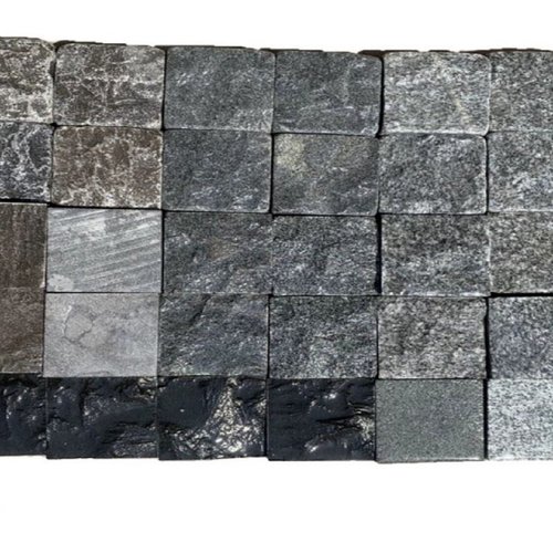 天然花岗岩自然面马蹄石小方块小料石芝麻黑灰小弹石滚石园林地铺