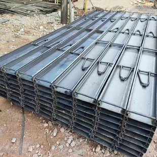 路沿钢模板路边护坡钢模具水泥围挡市政公路高速路面混凝土钢模板