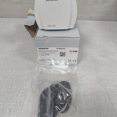 SIEMENS QFM2160 DUCT HUMIDITY  TEMP. SENSOR 24V  NEW WITH FI