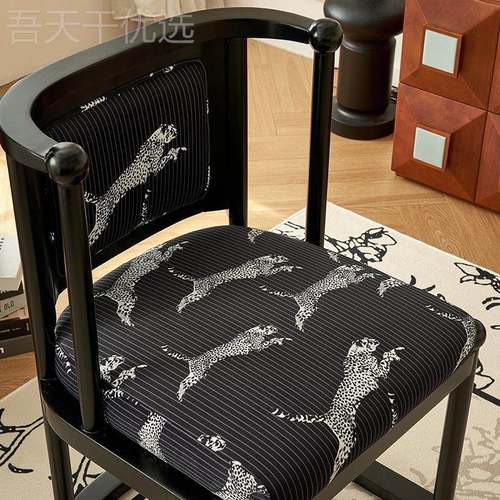 2023新款法式奶风实木黑色餐椅轻奢高设计级OOH师款感椅子卧室油