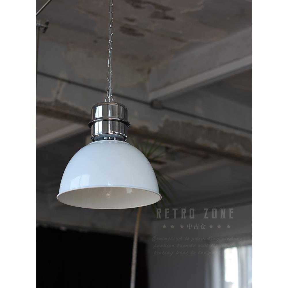 中世纪吊灯客厅和餐厅简单的斯堪的纳维亚工业风格酒吧覆古设计师