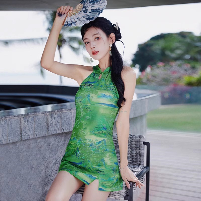 古典风泳衣女保守2024新款连体裙式遮肚显瘦学生度假泡温泉游泳装