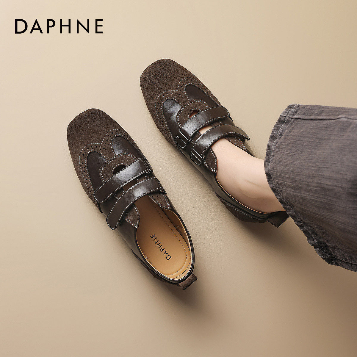 达芙妮棕色德训鞋女2026新款春季魔术贴阿平底甘女鞋复古布洛克鞋,女鞋,德训鞋,淘宝优惠券,粉丝福利购,淘宝优惠卷