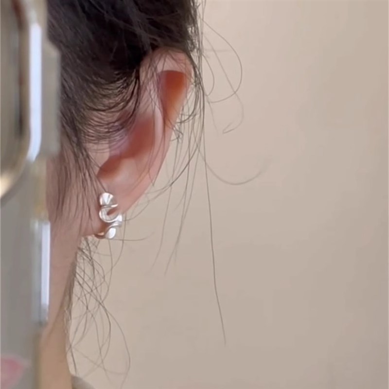 小众独特奶油花几何耳环女轻奢高级感气质耳钉2025年新款爆款耳夹