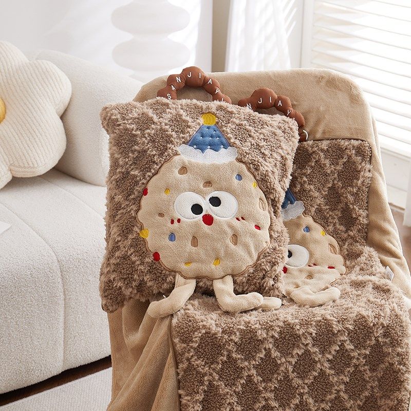 卡通女生手拎抱枕被子两用二合一毯子学生宿舍午休盖W毯生日礼四