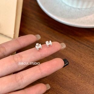 素泊集s999纯银h字母耳钉女设计感小众耳环高级轻奢耳饰睡觉免摘