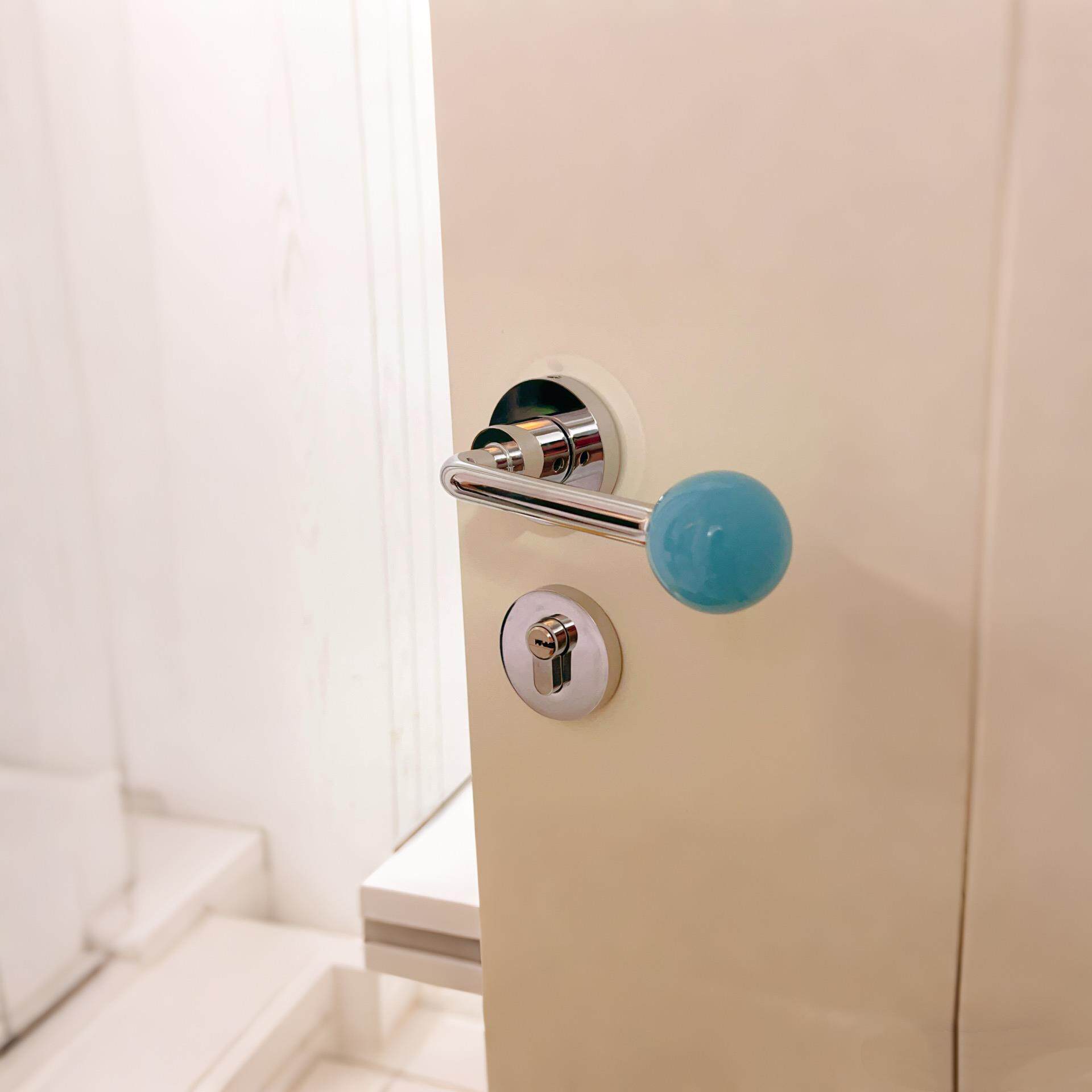 多巴胺法式OTN门锁极简色球卧形内磁吸分体静音白室红色室房间门