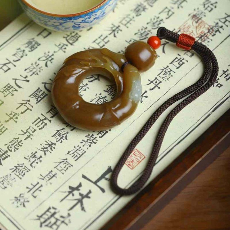 和田玉供应链天然新疆和田玉且末糖料老料竹节蜘蛛玉石扳指手把件