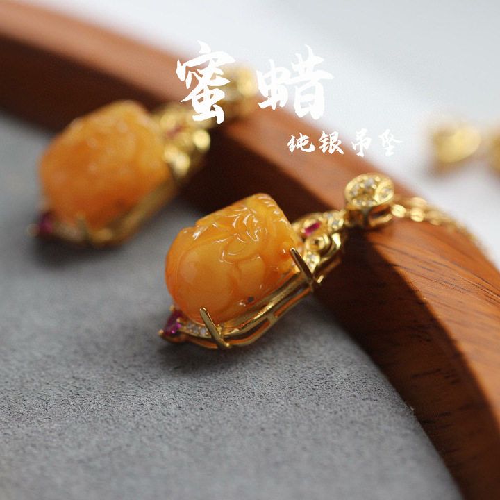 天然老蜜蜡吊坠925银饰品镶嵌貔貅项链单坠高品挂件老蜡独坠