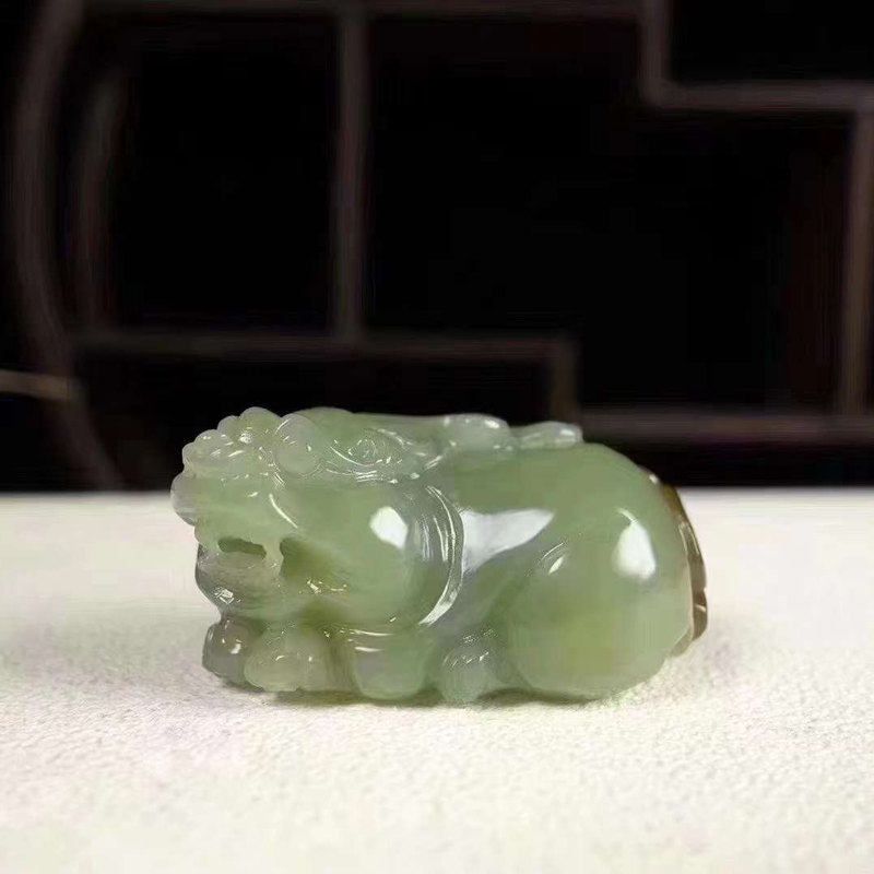 和田玉供应链天然新疆和田玉黄口料俏糖色精雕貔貅吊坠男女款送证