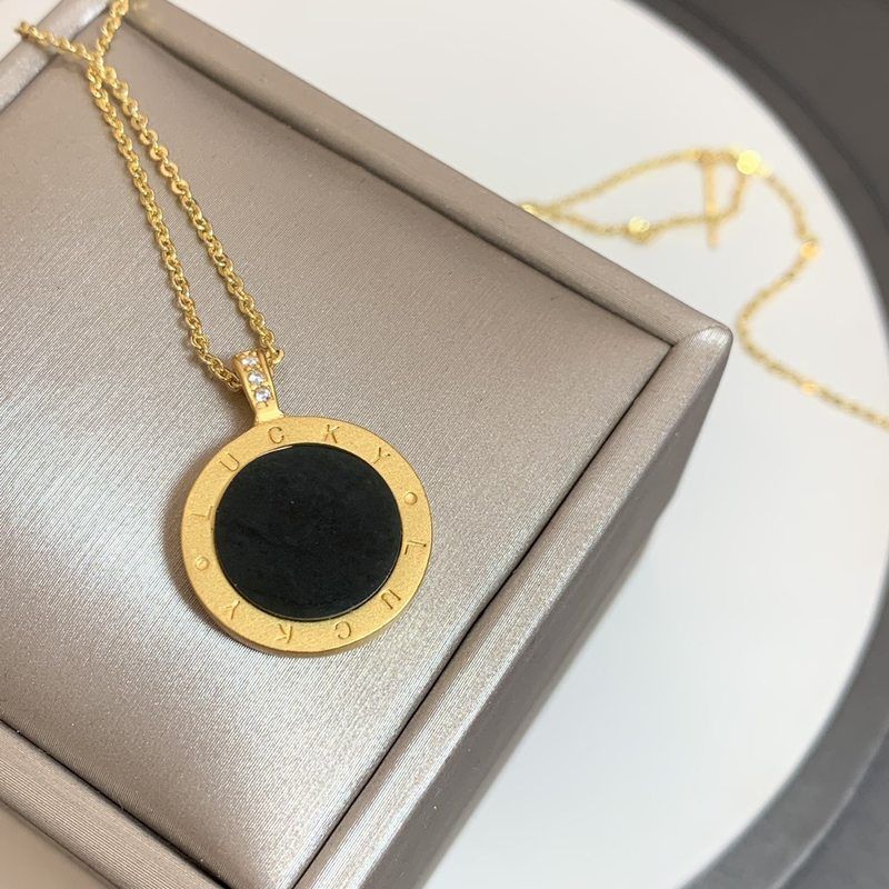 圆牌银项链女热销首饰饰品和田玉吊坠952银高级感精致锁骨链