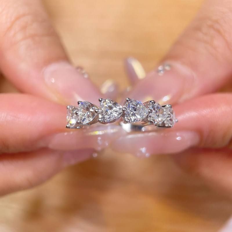 1.7ct爱心排钻戒指S925银时尚钻石不掉色轻奢指环通勤百搭精致