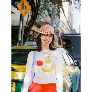 顽季果 泰兰德ins穿搭~水果图案印花圆领短款正肩修身长袖T恤女秋