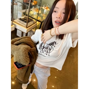 果 正肩圆领短袖 美式 小众简约马匹印花修身 T恤女上衣夏 复古 顽季