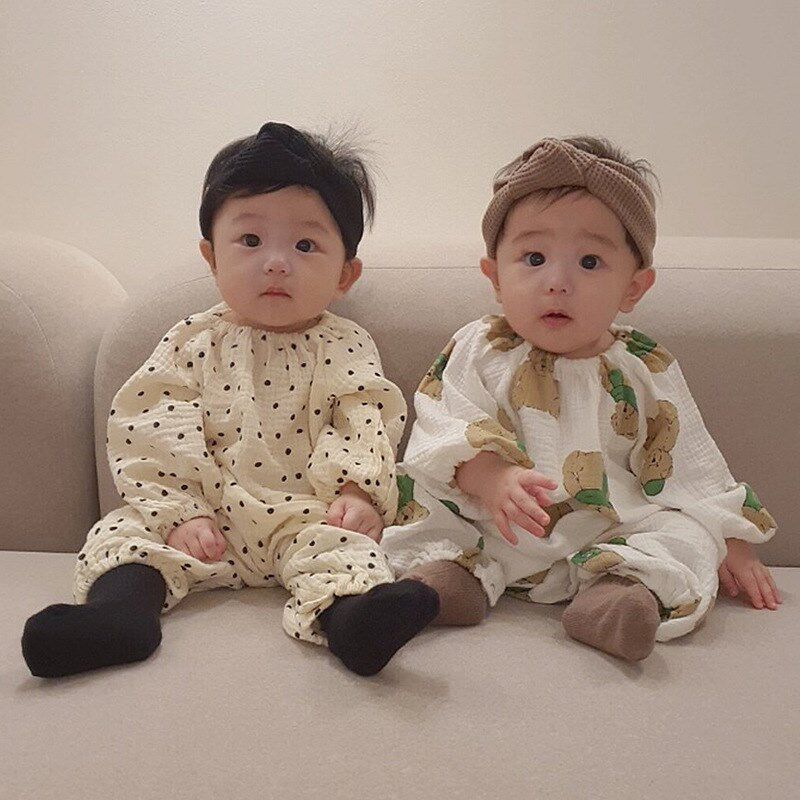 ins韩国秋季婴幼儿长袖连体哈衣男E女宝宝棉纱布宽松波点睡袋爬服
