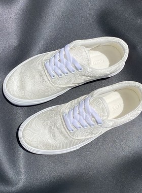 2025夏季新款大码男鞋4748滑板鞋男情侣鞋子男帆布鞋男款白色单鞋