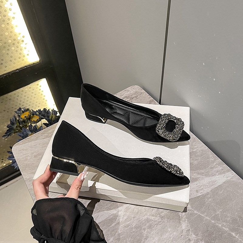 法式低跟黑色绒面单鞋女新款气质水钻百搭职业粗跟尖头平底工作鞋,女鞋,浅口单鞋,淘宝优惠券,粉丝福利购,淘宝优惠卷