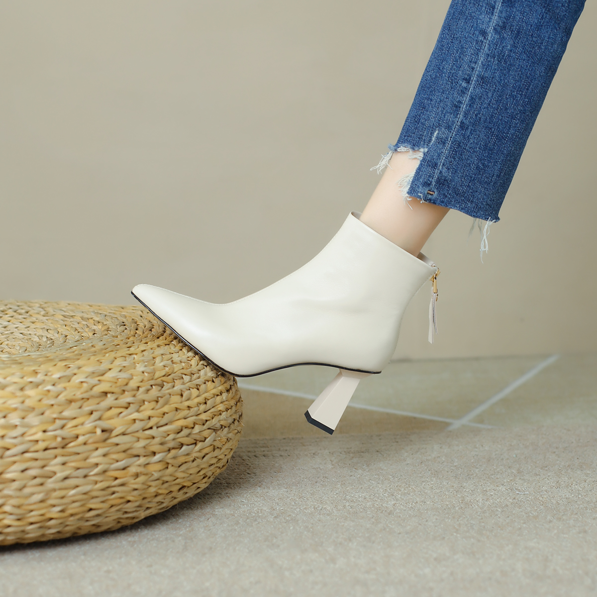 吴大叔尖头细高跟加绒保暖时装靴