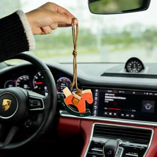 摇摇马挂件车内装饰品潮玩文创马年吉祥物创意新年礼物汽车挂饰