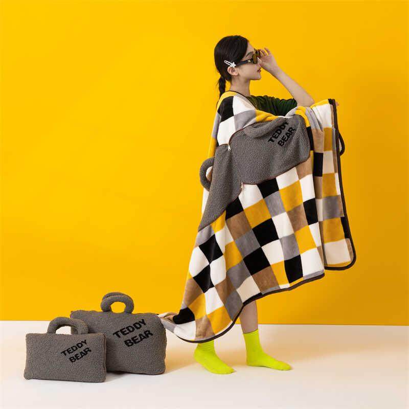 手提长方形抱枕毯子两用办公室午休毯盖腿小毯子车载空调毯沙发毯