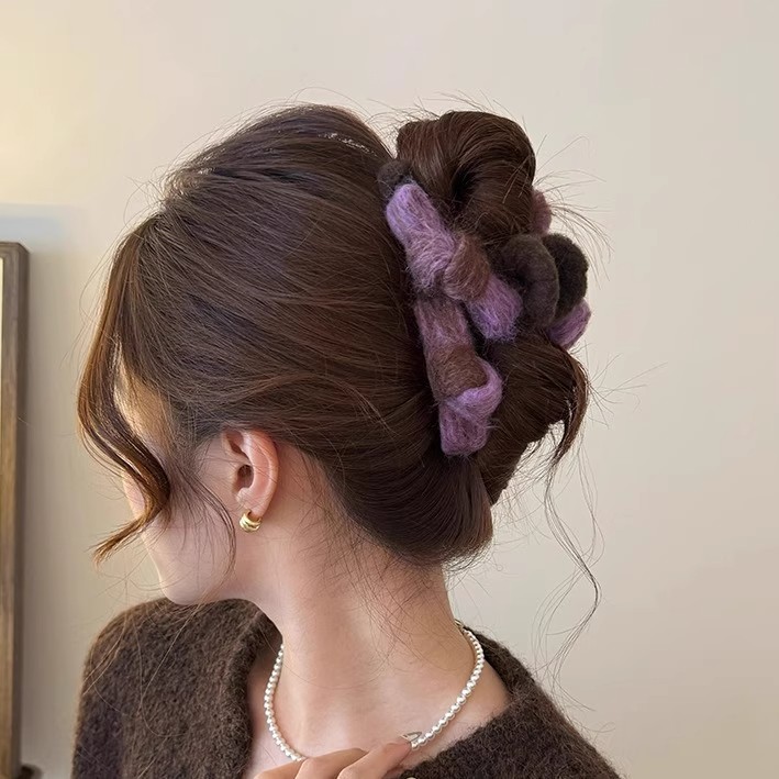 秋冬毛绒蝴蝶结抓夹女2025新款鲨鱼夹大号发量大盘发发夹百搭发饰