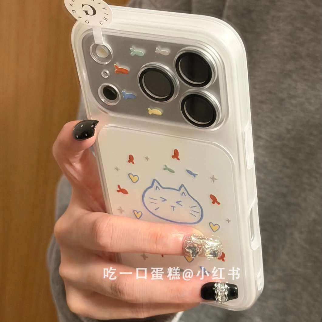 雨柠白底彩小鱼猫咪适用苹果17promax手机壳iphone16新款15日韩INS个性创意卡通可爱14防摔保护套