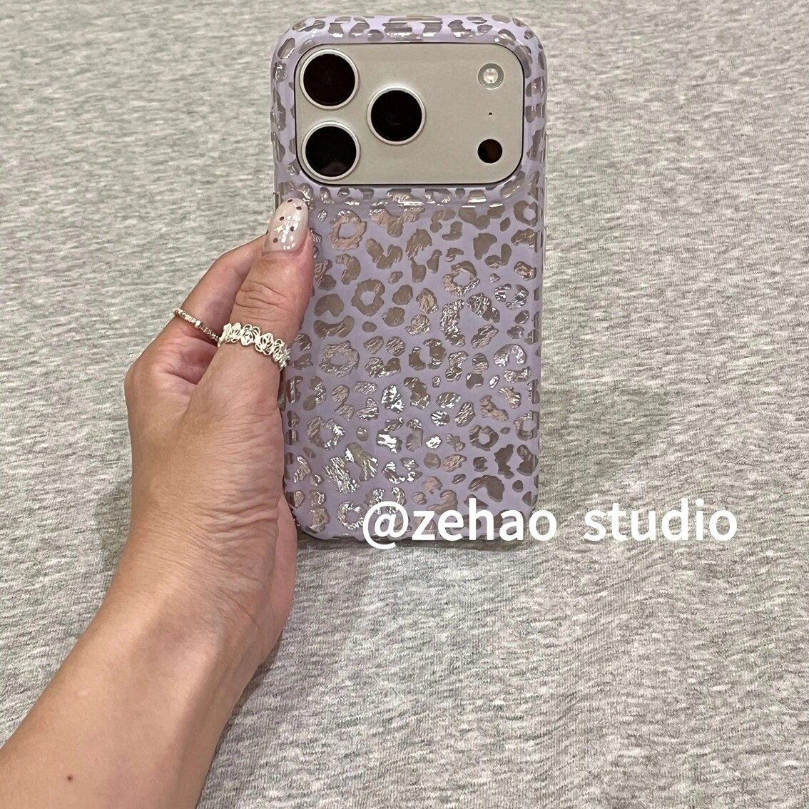 雨柠韩系紫底满屏银闪豹纹适用于苹果17promax手机壳iphone16p保护套 · 紫底满屏银闪豹纹防摔保护套