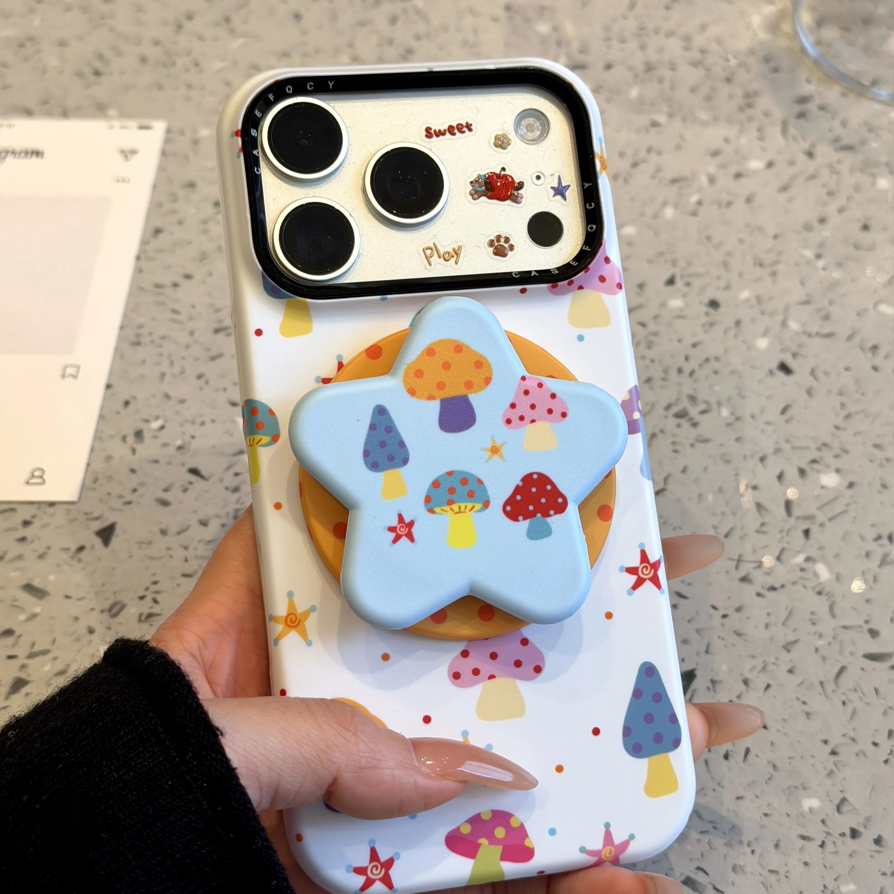 雨柠 韩系可爱白底彩色蘑菇磁吸支架适用于iphone17promax新款简约苹果16小众15个性创意14防摔保护套