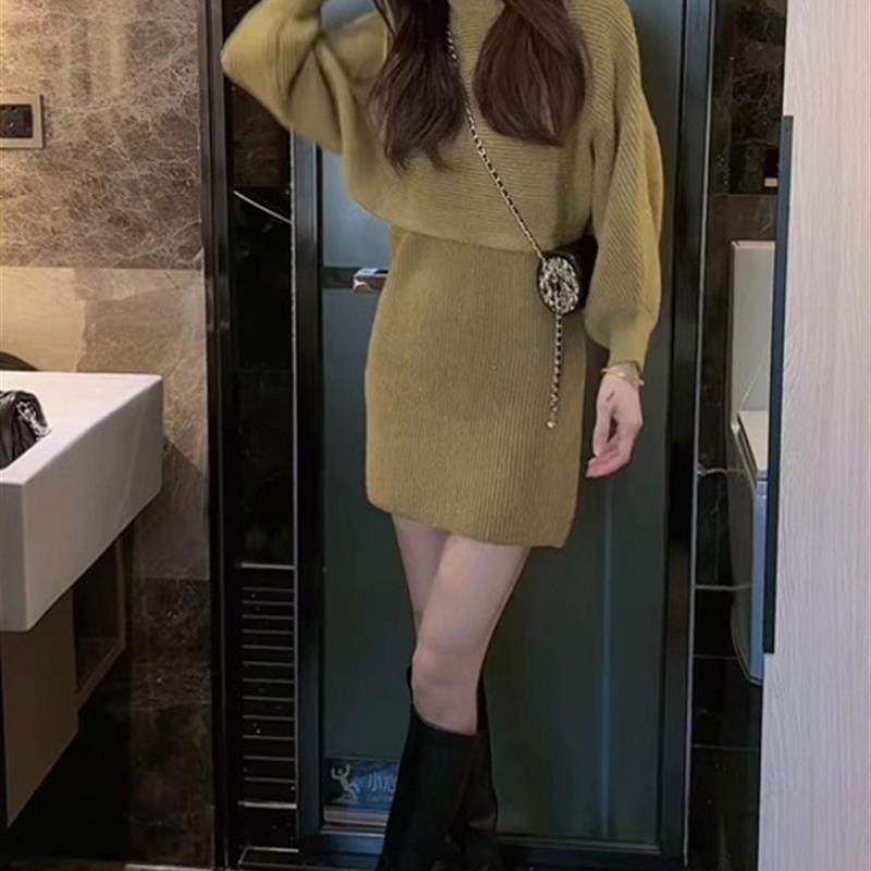 2025红色套装裙子女冬季气质小个子显瘦斗篷连衣裙针织毛衣两件套