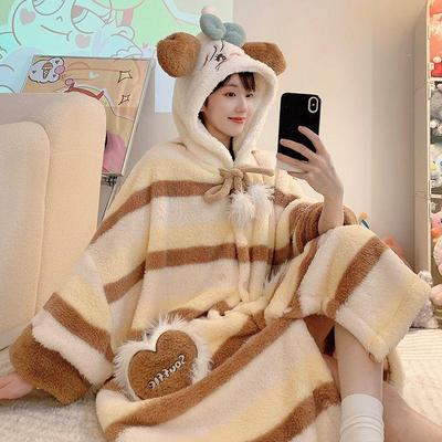 特大码睡衣女秋冬季加厚珊瑚绒连帽睡袍可爱胖mm保暖家居服可外穿