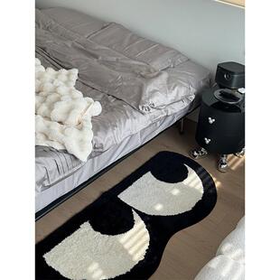 斜眼地毯床头垫卡通可爱女孩地毯客厅卧室床头毯挂篮猫状地垫