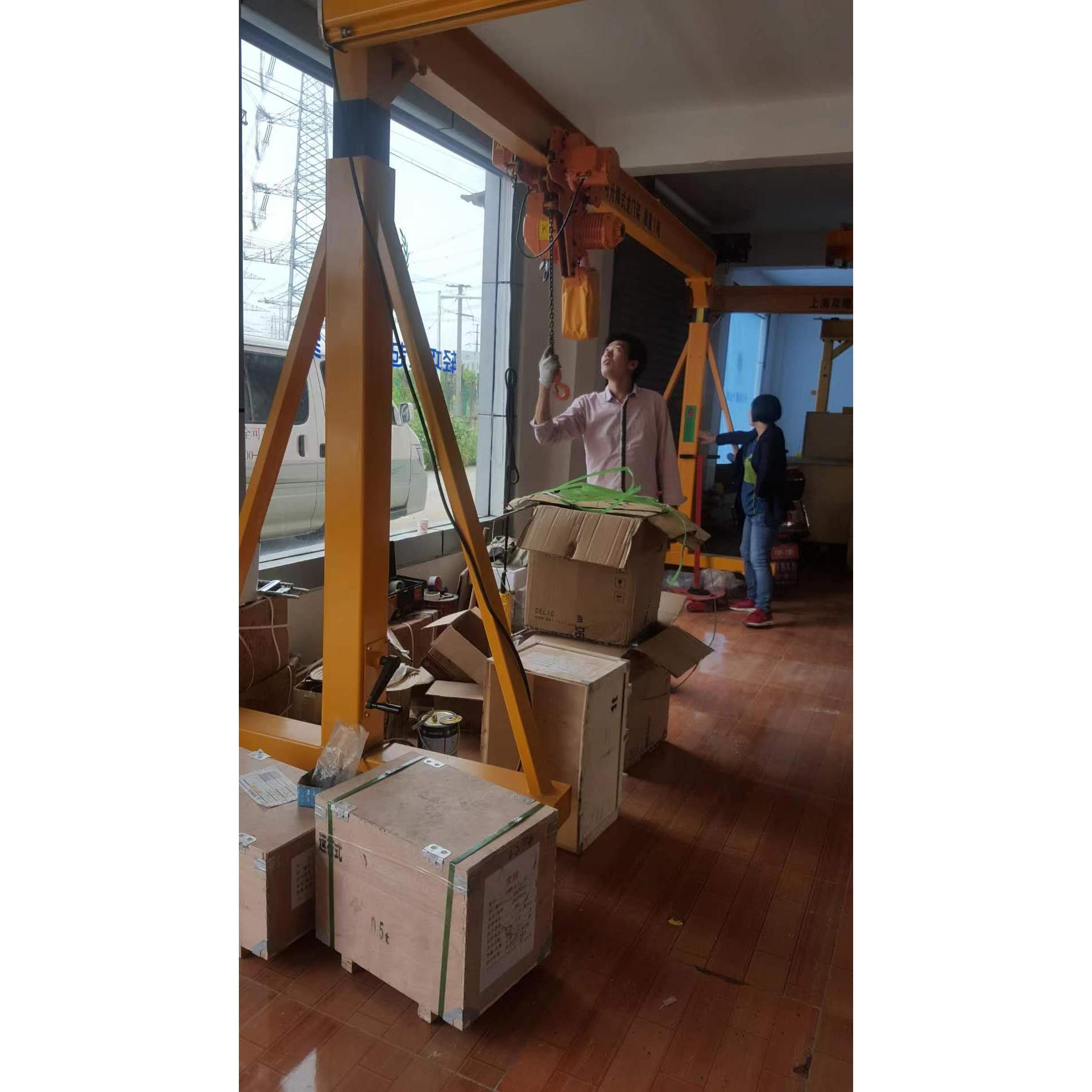 上海起重电动无轨龙门架 手推移动1t手绞盘升降调节门机