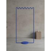 斯堪 纳维亚网红创意衣架卧室落地式 衣架克莱恩蓝色波浪铁艺术垂