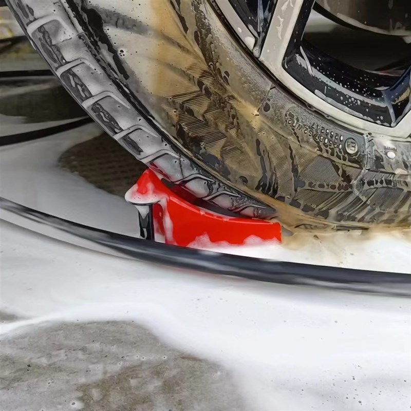 汽车水管高压管防卷器防卡高压管滑轮防止卡到轮胎底部塑料挡板