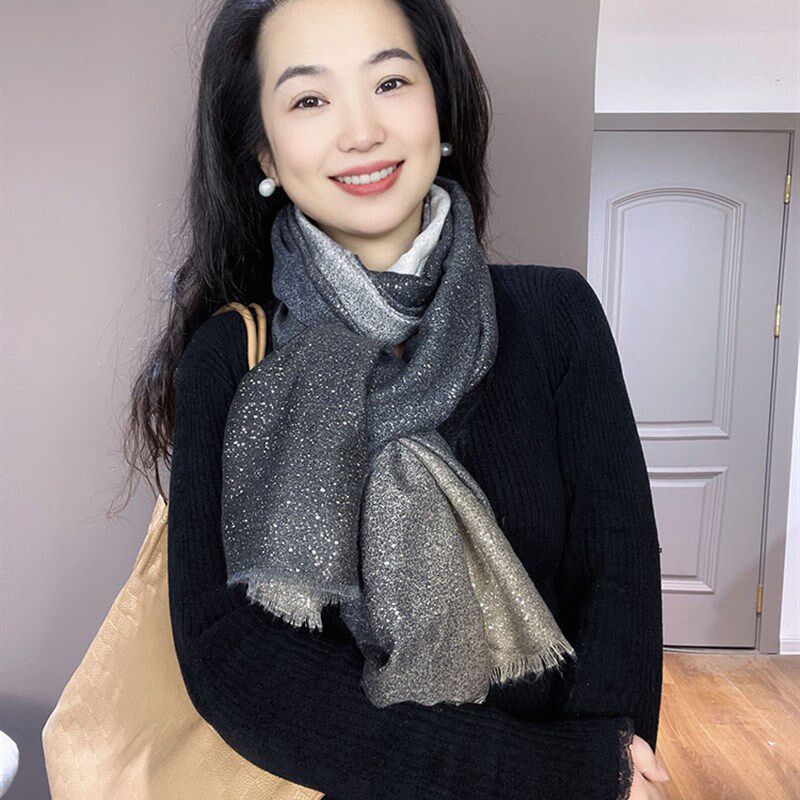 围巾女士2024新款春秋冬季高级感显白拼色渐变时尚披肩两用围脖