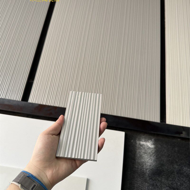 奶白色通体拉槽卫生间瓷砖600x1200质感直条纹墙砖淋浴间防滑地砖