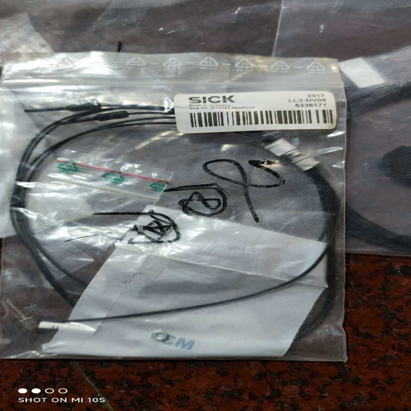 余料SICK光纤线LL3-DV08议价出